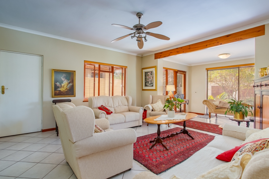 2 Bedroom Property for Sale in De Oude Renbaan Western Cape